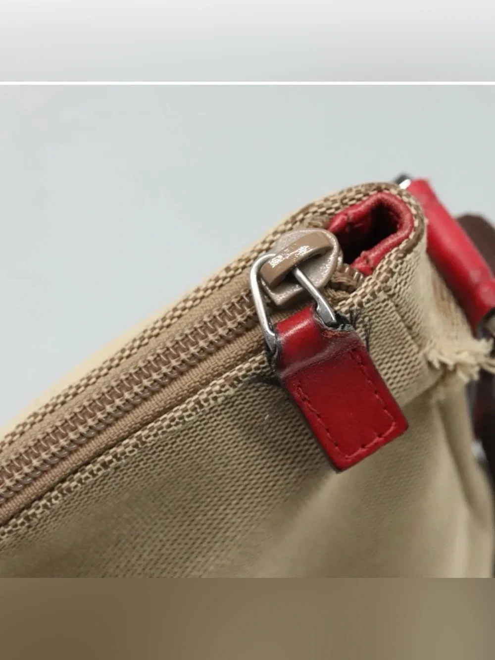👜 GUCCI Beige Canvas Messenger Bag Red Leather Accents Authentic Guccissima